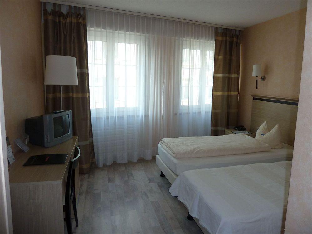 Hotel De La Vieille Tour La Tour-de-Peilz Εξωτερικό φωτογραφία